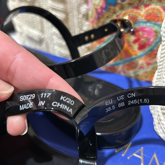 Stuart Weitzman Black Flat Sandals - Picture 4 of 11